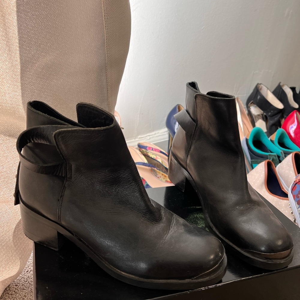 Mango leather booties